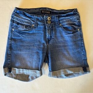 Wallflower cuffed Jean shorts size 3